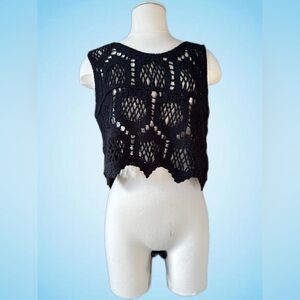 Lovely intricate CROCHET black top / vest 🖤